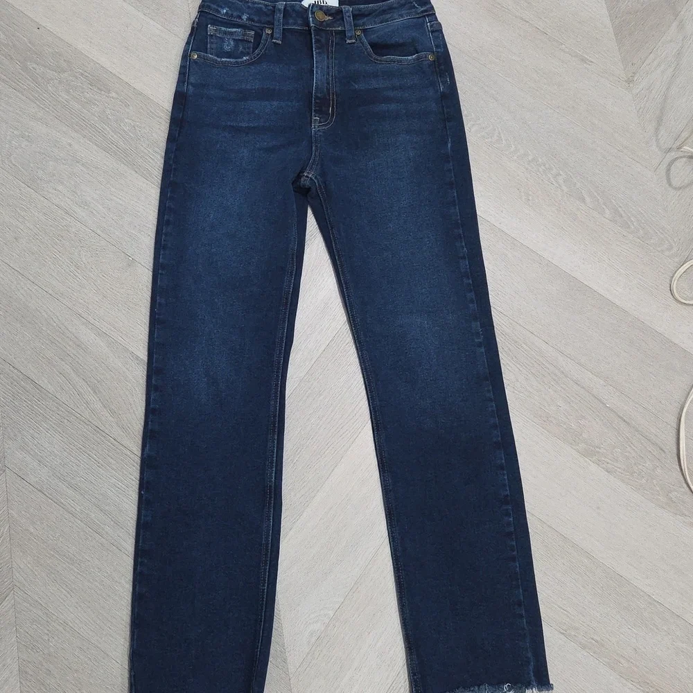 JBD Lola Slim Dark Wash, Raw Hem Jeans, Size 26 - Picture 3 of 7